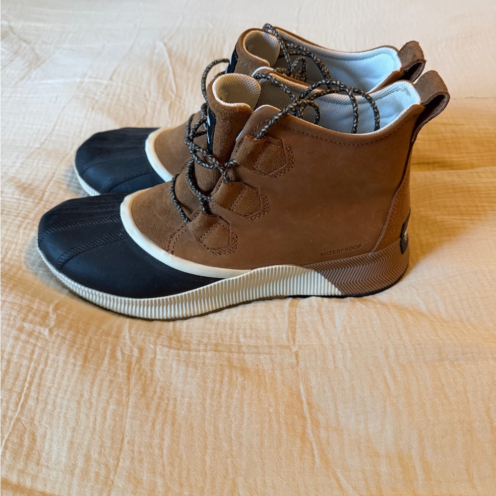 *New* Sorel Out N About Brown and Black Waterproof Boots